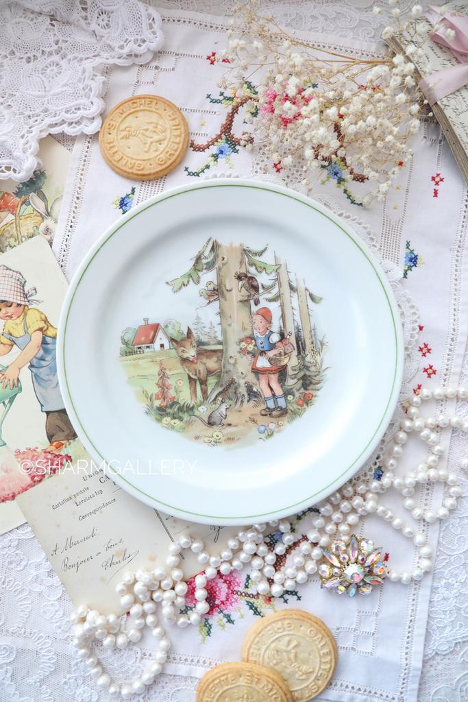 Тарелка из серии сказки "Красная шапочка" 19см. фарфор Кольдиц/Colditz ГДР №24