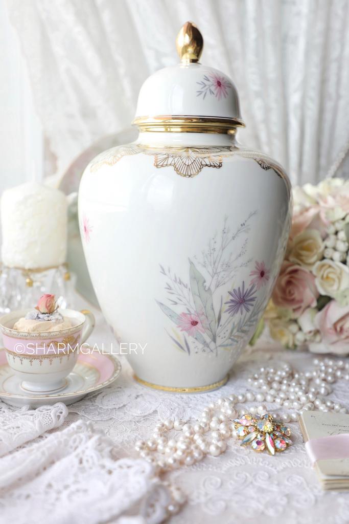 Имбирная ваза с крышкой, айвори «Полевые цветы» 30см фарфор Jaeger & Co PMR Бавария, Германия.