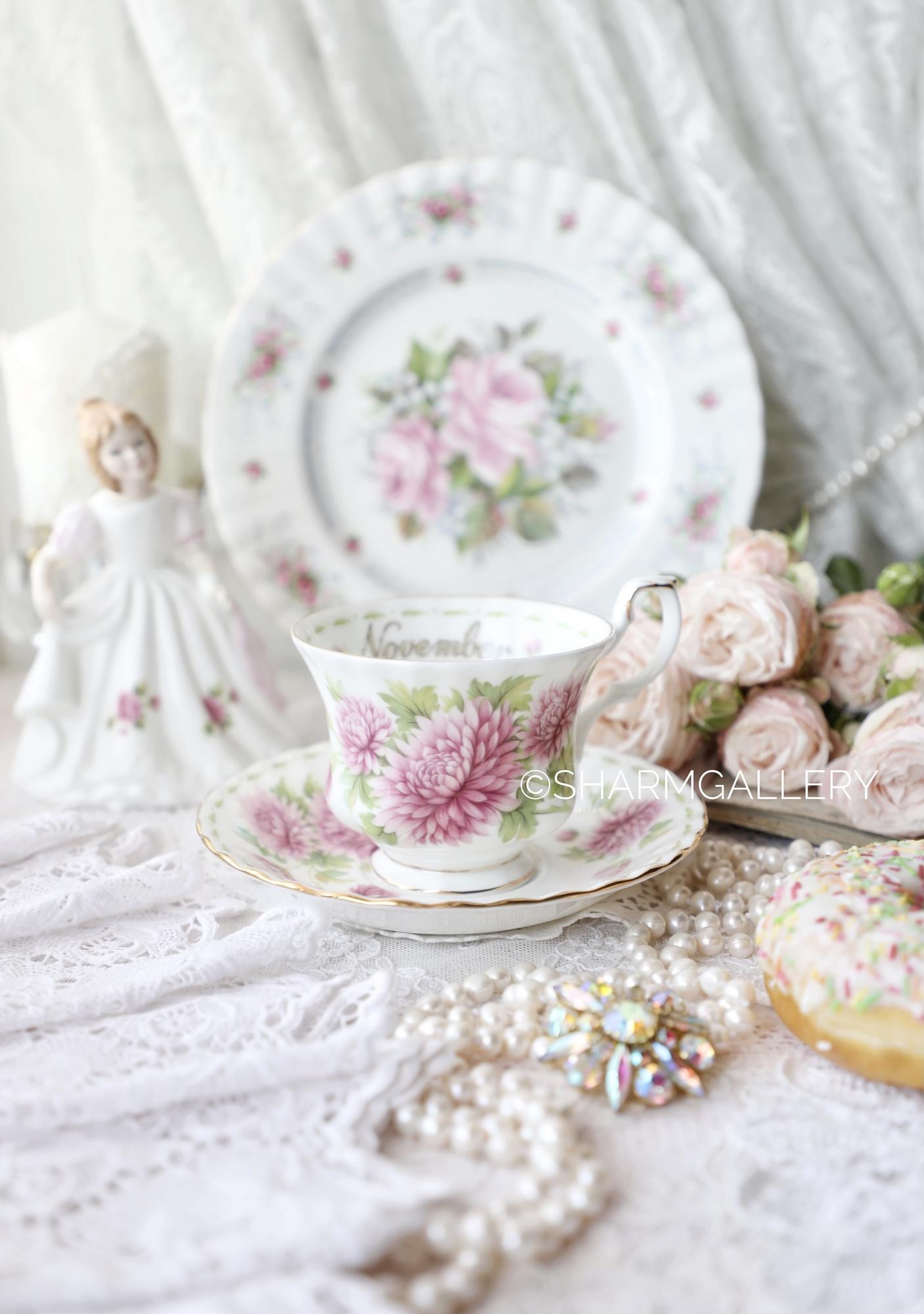 Чайная пара «Цветок месяца» Ноябрь/Хризантема, фарфор Royal Albert Англия.