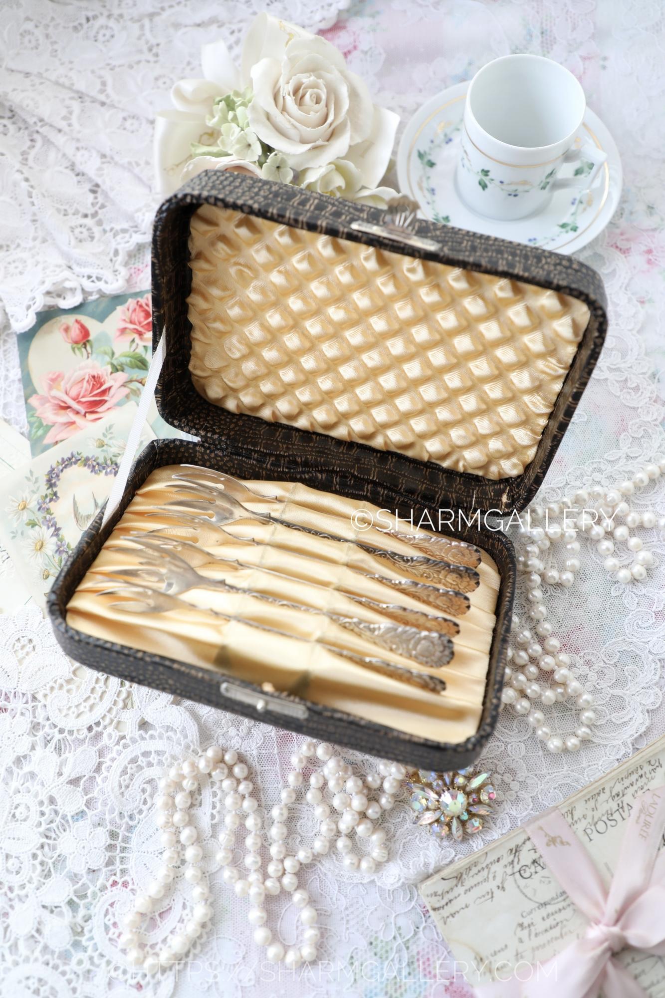 Набор десертных вилок в родном кофре "Цветок" вилочки для фруктов, металл, Германия