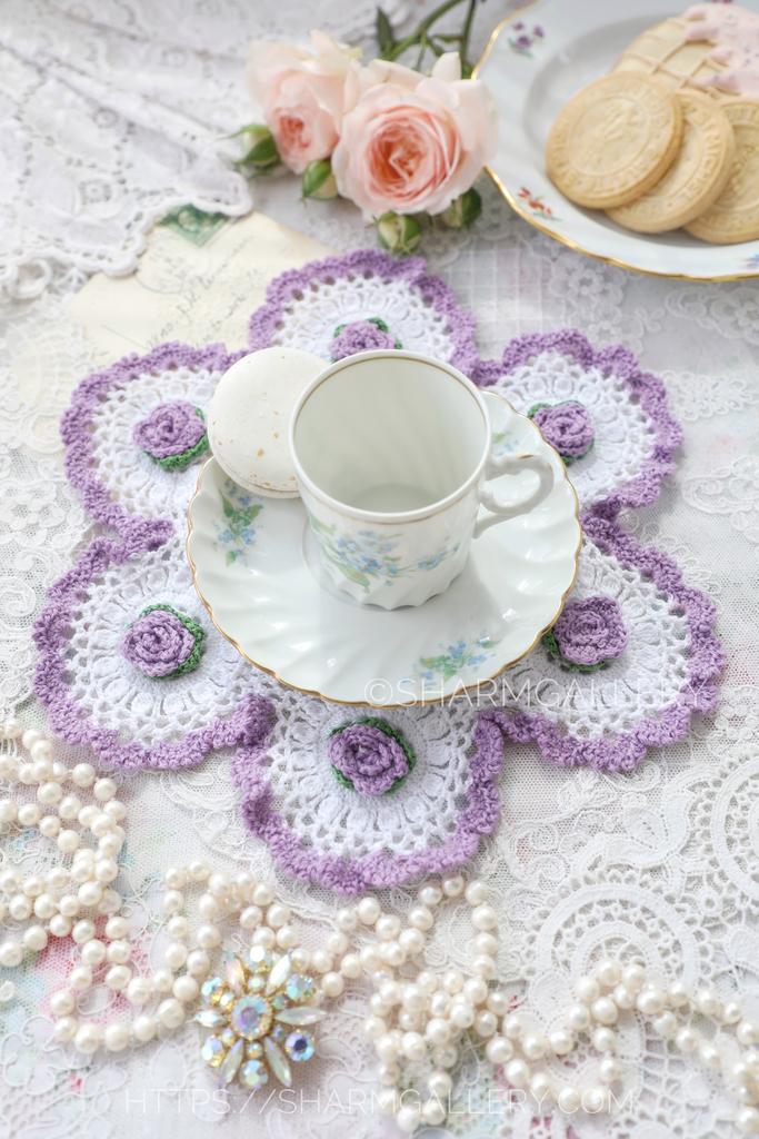 Кружевная салфетка 24см. «Сиреневый цветок» вязанная крючком Германия №40