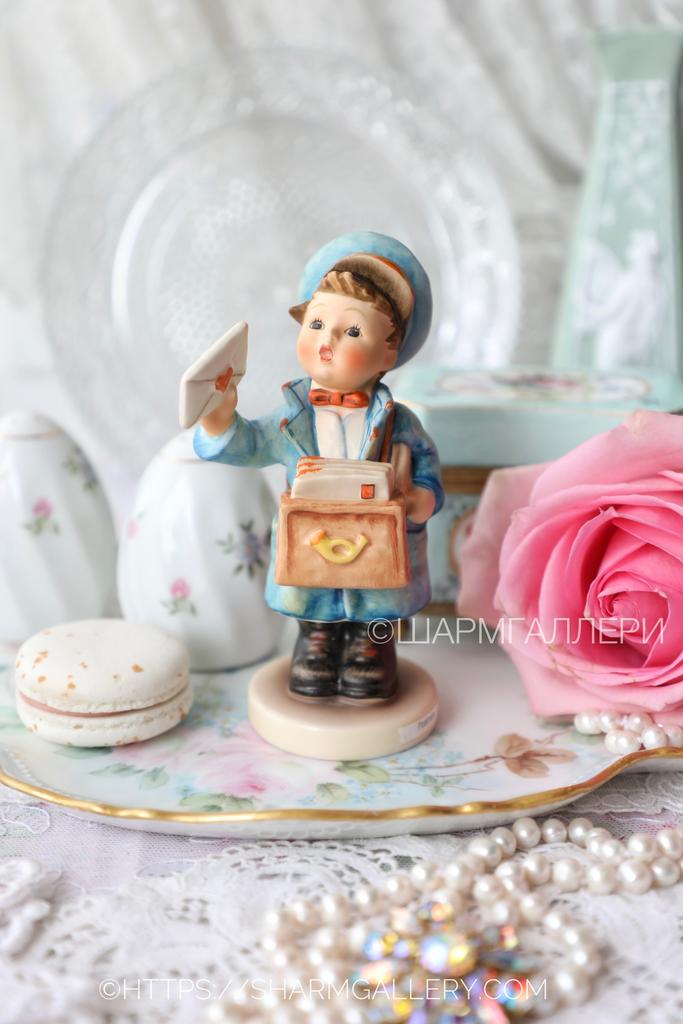 Статуэтка M.I. Hummel «Почтальон» бисквитный фарфор Goebel Гебель. Германия.