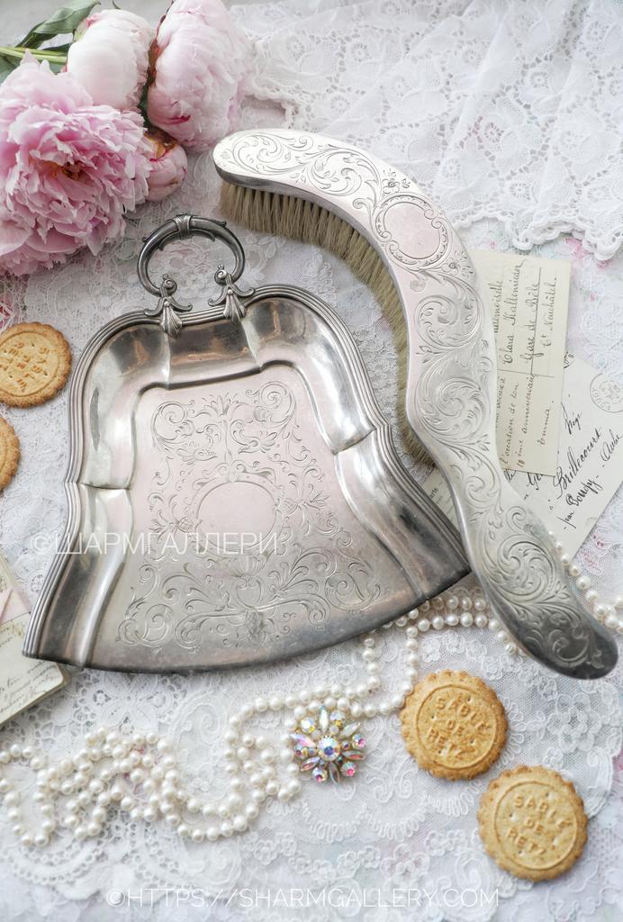 Старинный набор для сметания крошек со стола «Батлер» совок и щетка, серебрение, Англия.