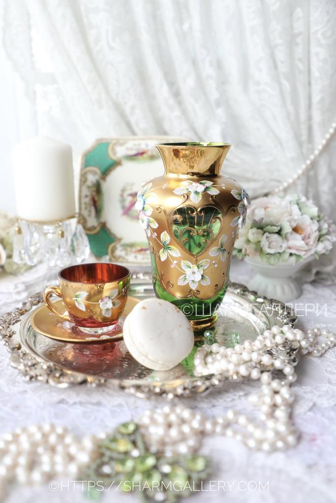 Ваза для цветов 15см., зеленое стекло, лепка, позолота. Богемия Чехословакия.