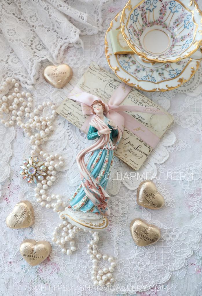 Статуэтка «Дама в бирюзовом» фарфор Capodimonte Каподимонте Италия.