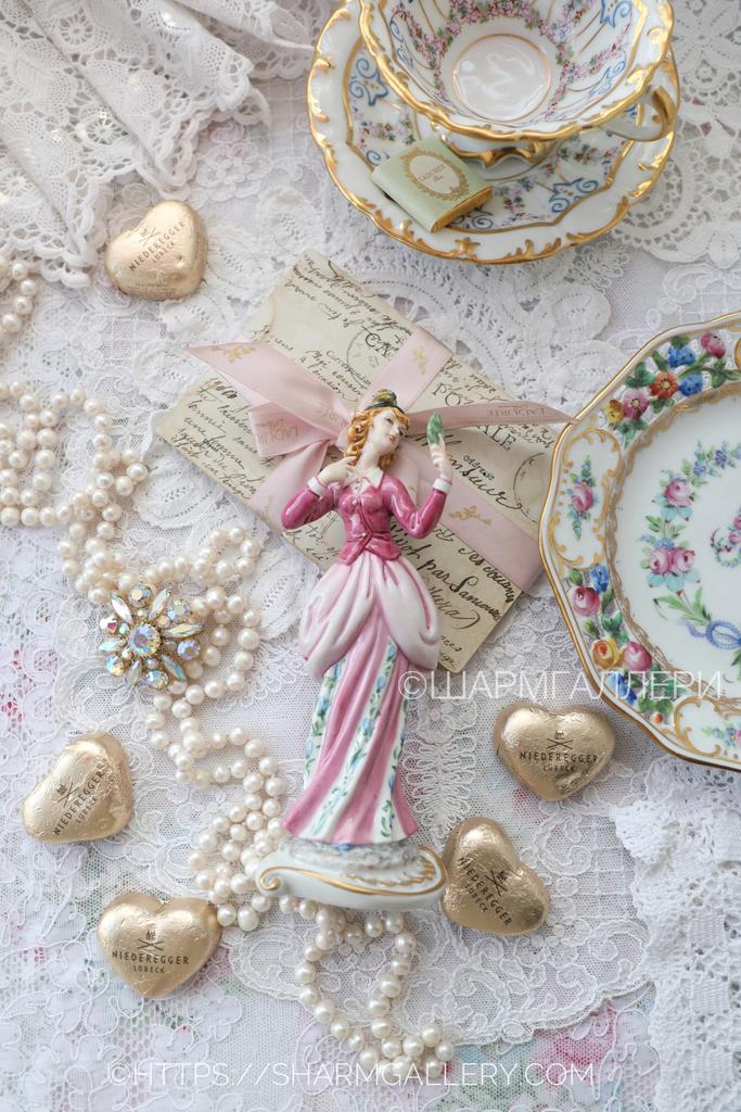 Статуэтка «Дама в розовом» фарфор Capodimonte Каподимонте Италия.