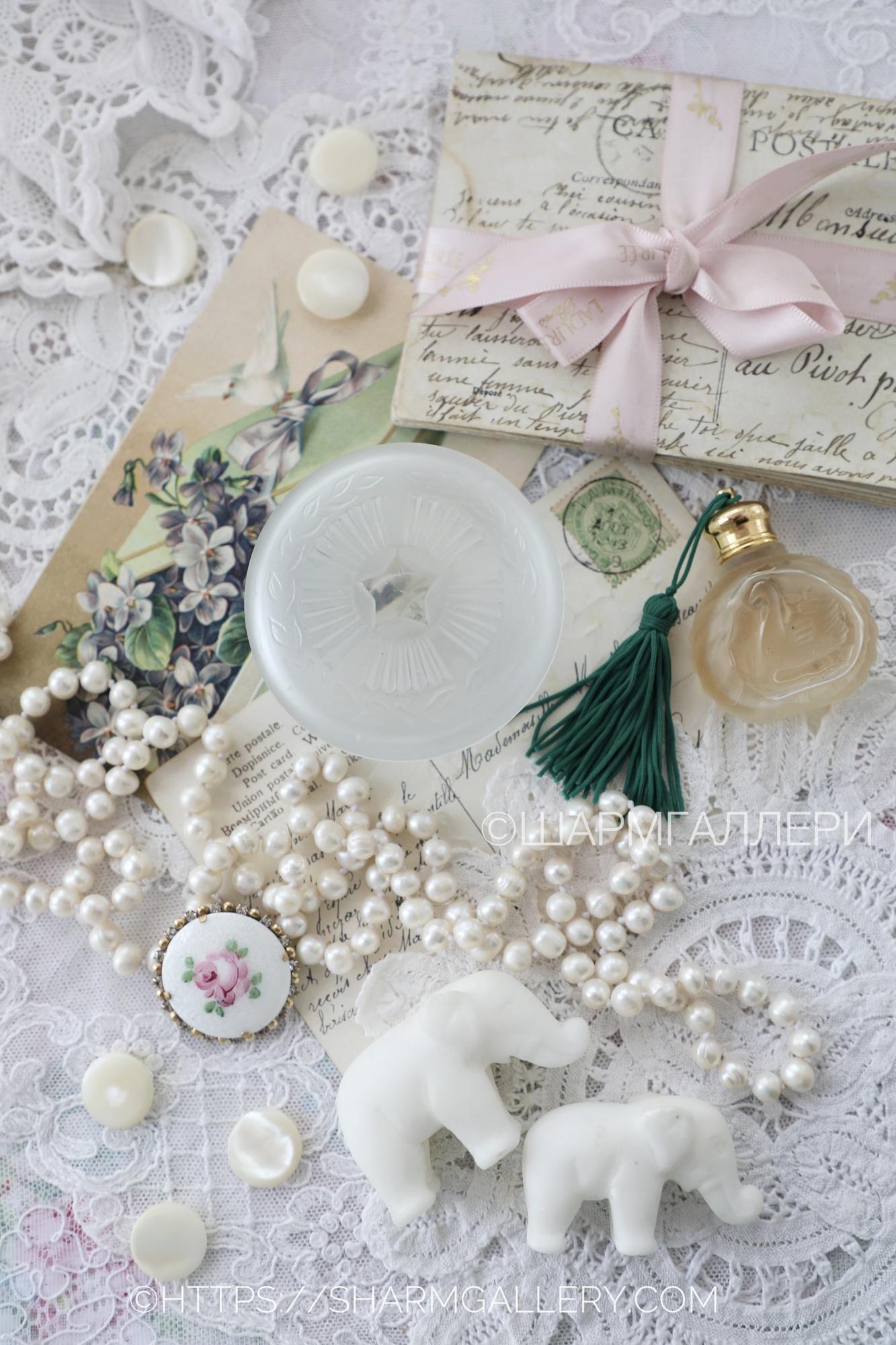 Редкость! Миниатюрная шкатулка или порционная солонка с крышкой «Звезда» матовое стекло, Франция.