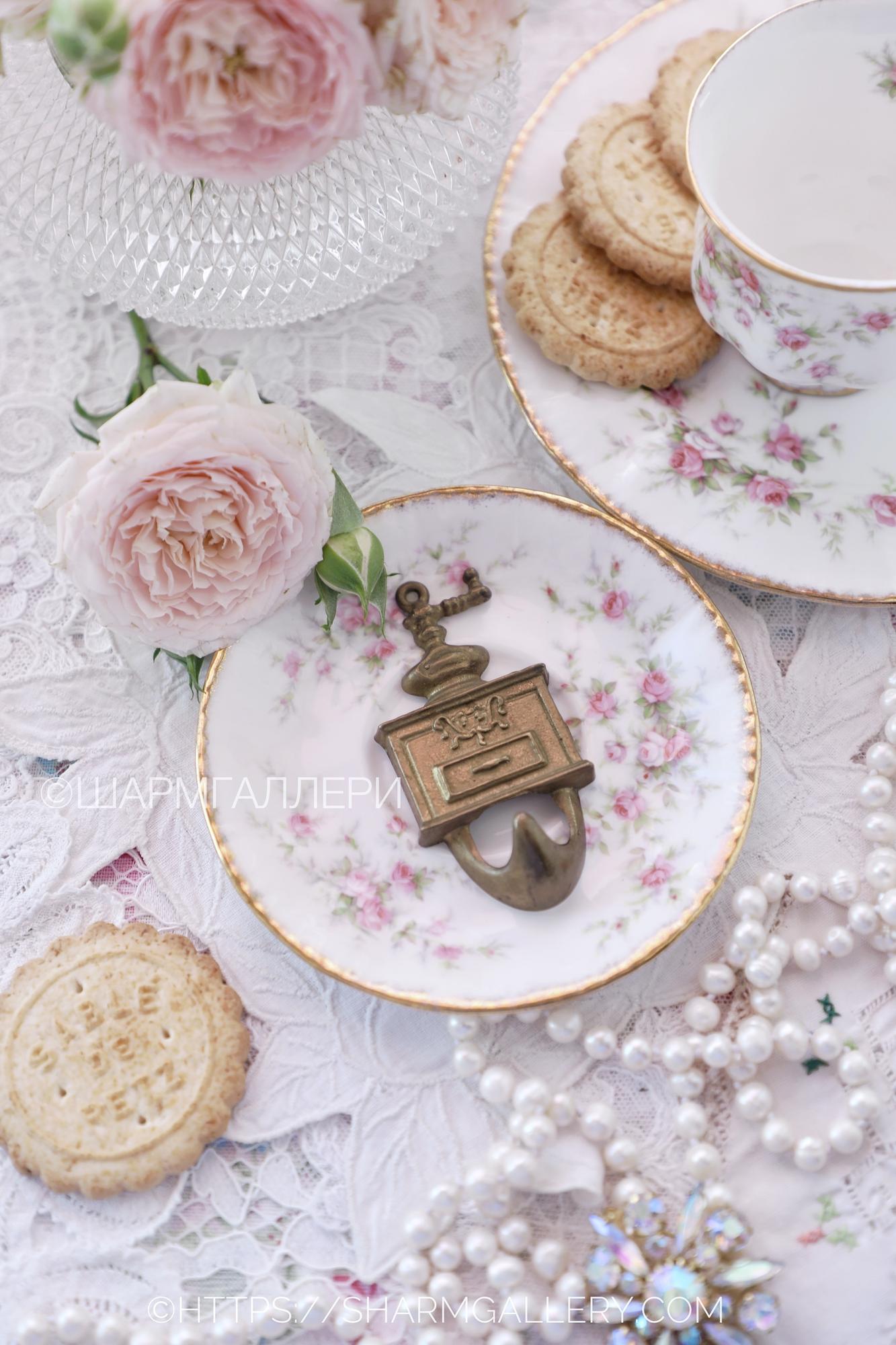 Крючок для кухни "Кофемолка" латунь Германия.