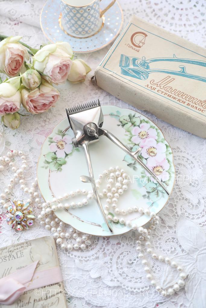 Ручная машинка для стрижки волос, металл, в родной коробке. Горьковский завод СССР.