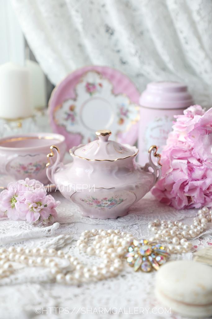 Бонбоньерка/Сахарница "Хризантемы и Незабудки" розовый фарфор Haas and Czjzek Чехословакия.