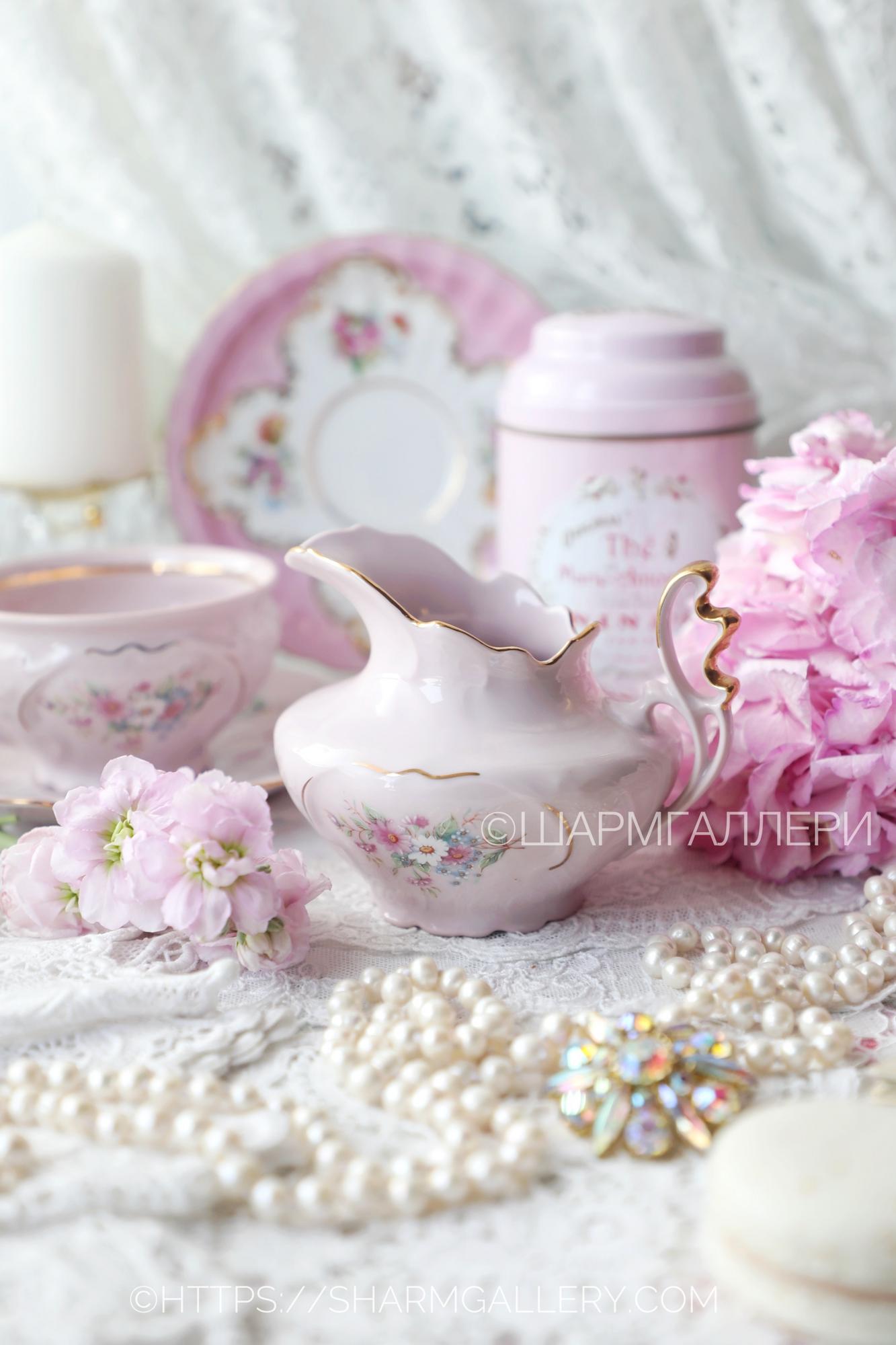 Сливочник "Хризантемы и Незабудки" 200мл розовый фарфор Haas and Czjzek Чехословакия.