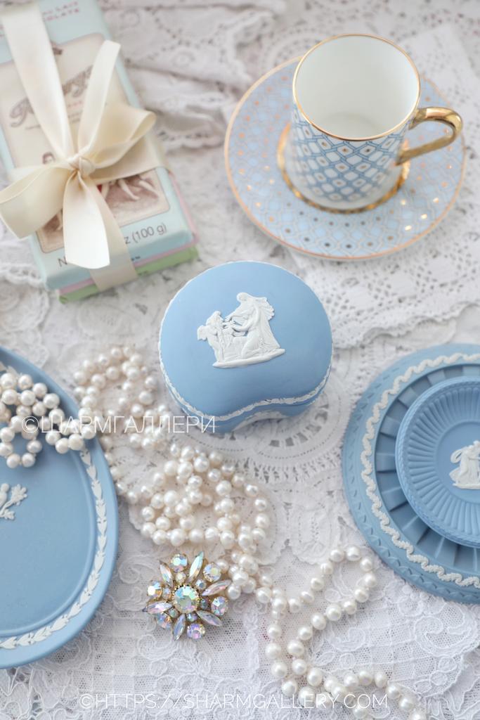 Шкатулка бонбоньерка, бисквитный голубой фарфор Англия, Wedgwood. №50