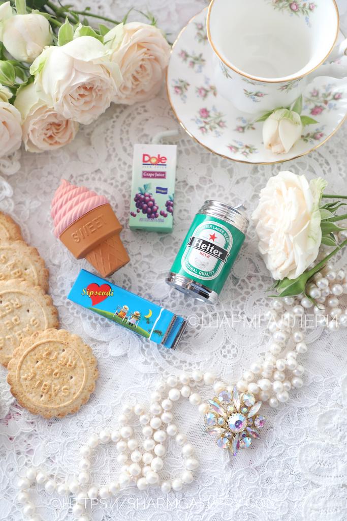 Набор из 4 коллекционных газовых зажигалок, не заряжены.