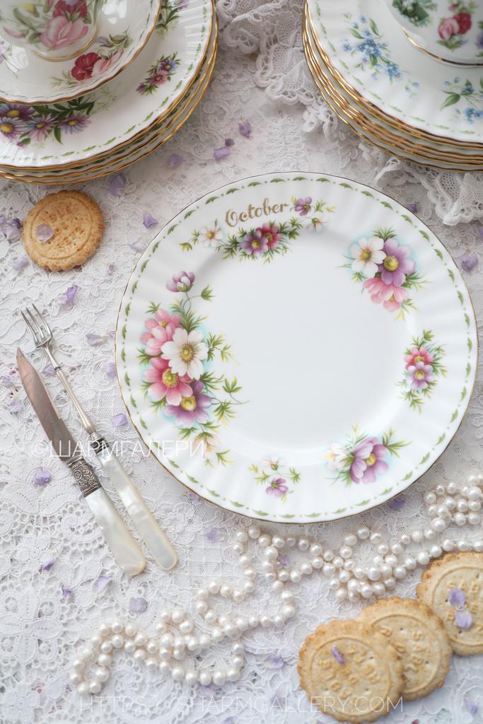Редкость! Тарелка 20,5см. Октябрь/Космея October/Cosmos Цветок месяца/Flower of the month фарфор Royal Albert, Англия