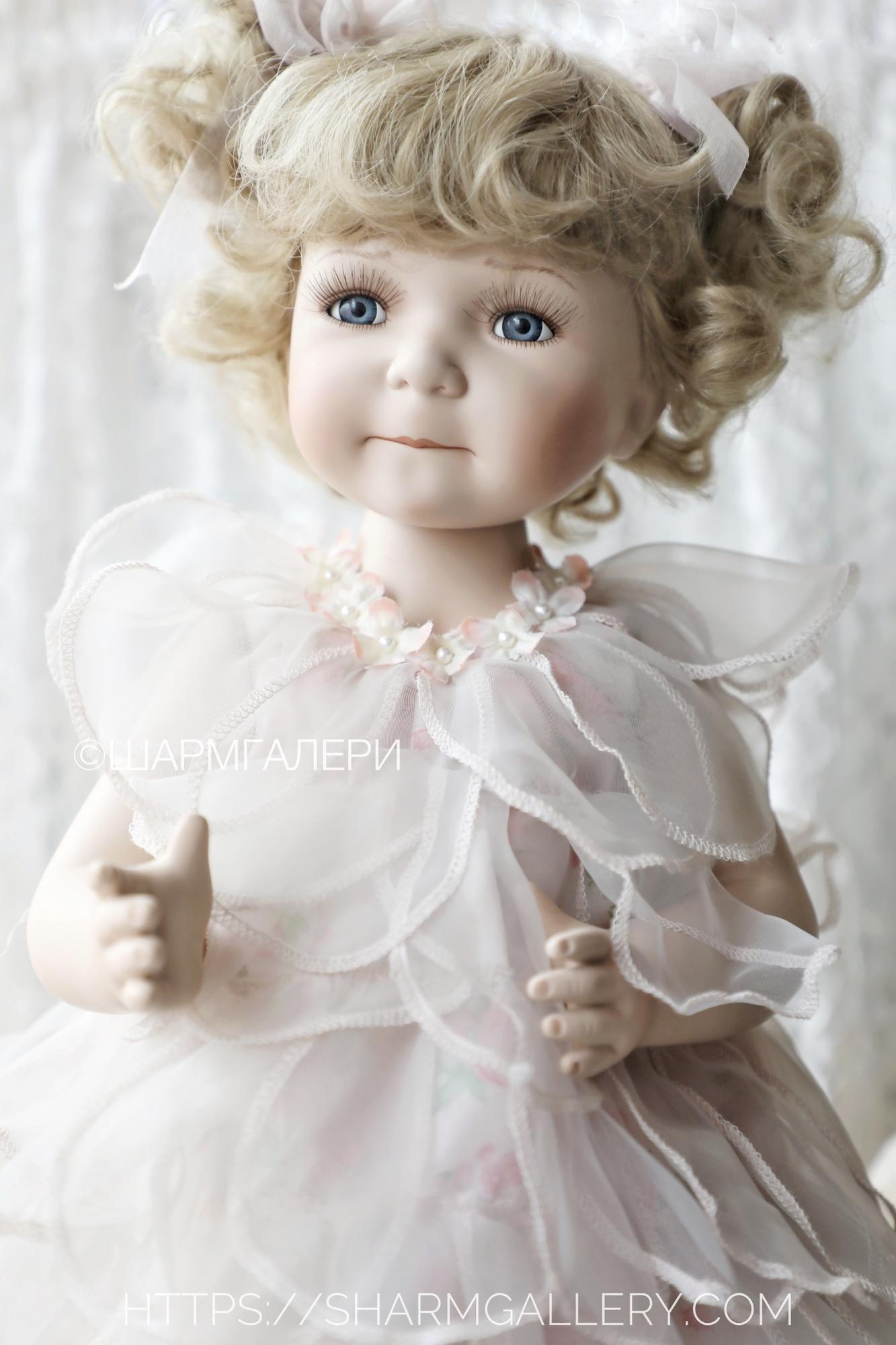 Коллекционная фарфоровая кукла с мишкой «Розовая пудра» 52см, Remeco Collection Англия.