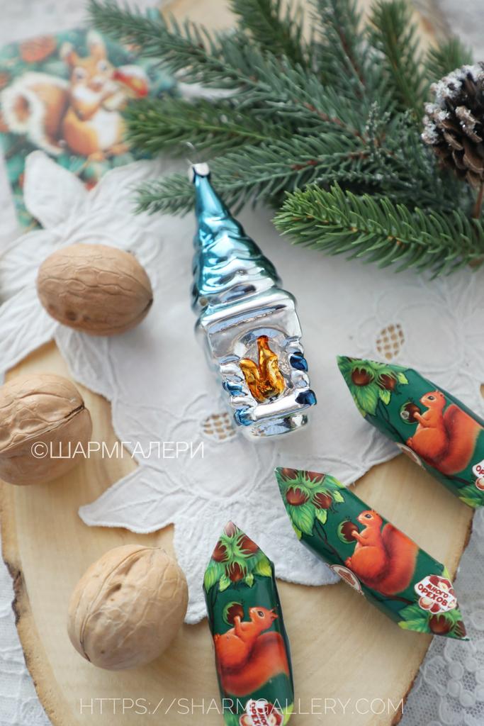 Белка в тереме из сказки А.С. Пушкина "Сказка о царе Салтане" елочная игрушка, стекло, СССР. №7 Сохран!