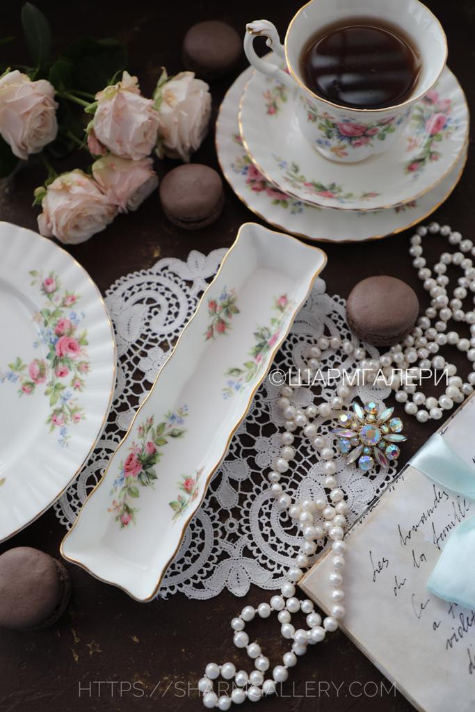 Блюдо для конфет, оливок, гриссини Moss Rose Мускусная Роза, фарфор Royal Albert Англия.