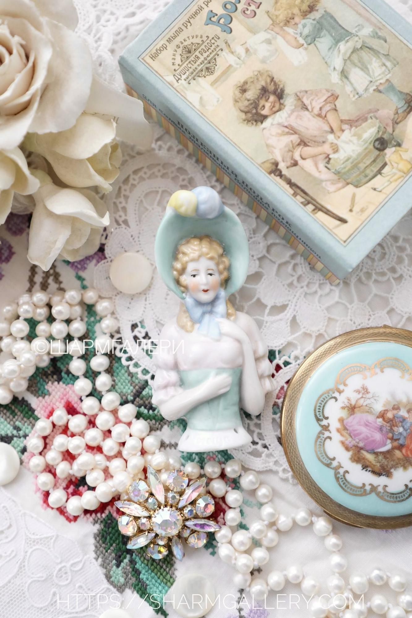 Антикварная Half doll «Дама в шляпе с перьями»  кукла половинка 9,5см. фарфор, Германия.