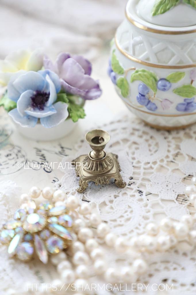 Миниатюрный подсвечник для тонкой (церковной) свечи, бронза.