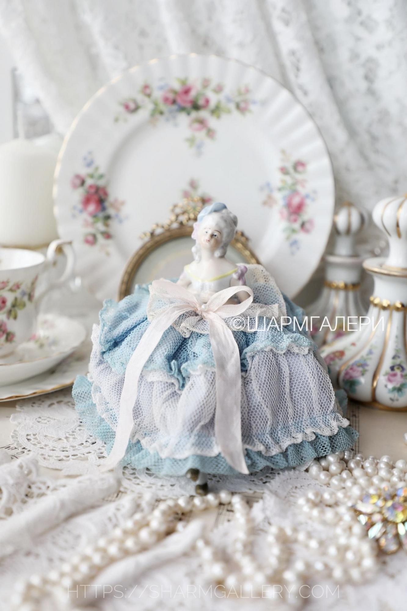 Half doll антикварная игольница «Дама в голубом» кукла половинка с ножками фарфор, Германия.