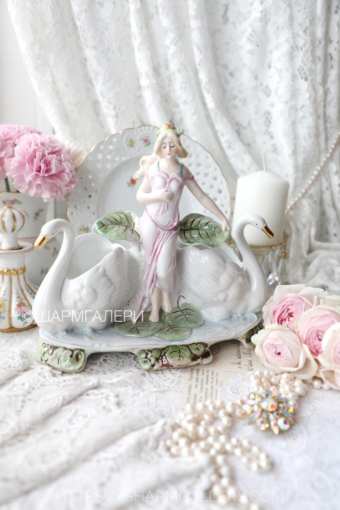 Старинная статуэтка ваза салфетница «Девушка с лебедями» фарфор Carl Schneider`s Heirs (Карл Шнейдерс Хес) Германия