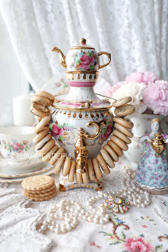 Самовар - шкатулка «Розовые цветы» фарфор, позолота цветная Гжель СССР.