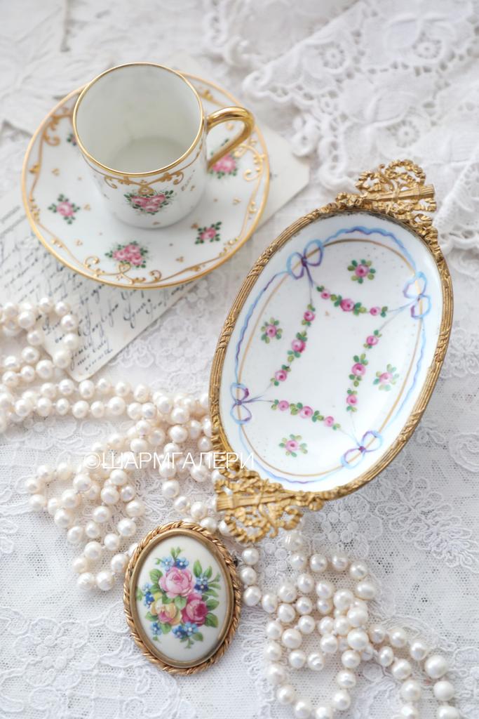 Антикварная вазочка подставка для украшений, фарфор, роспись, бронза. Франция  19 век