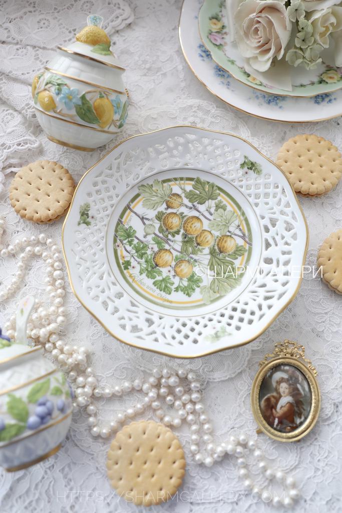 Настенная тарелка Schumann Шуман 19см. «Ribes uva - crispa» Крыжовник прорезной фарфор Бавария, Германия.