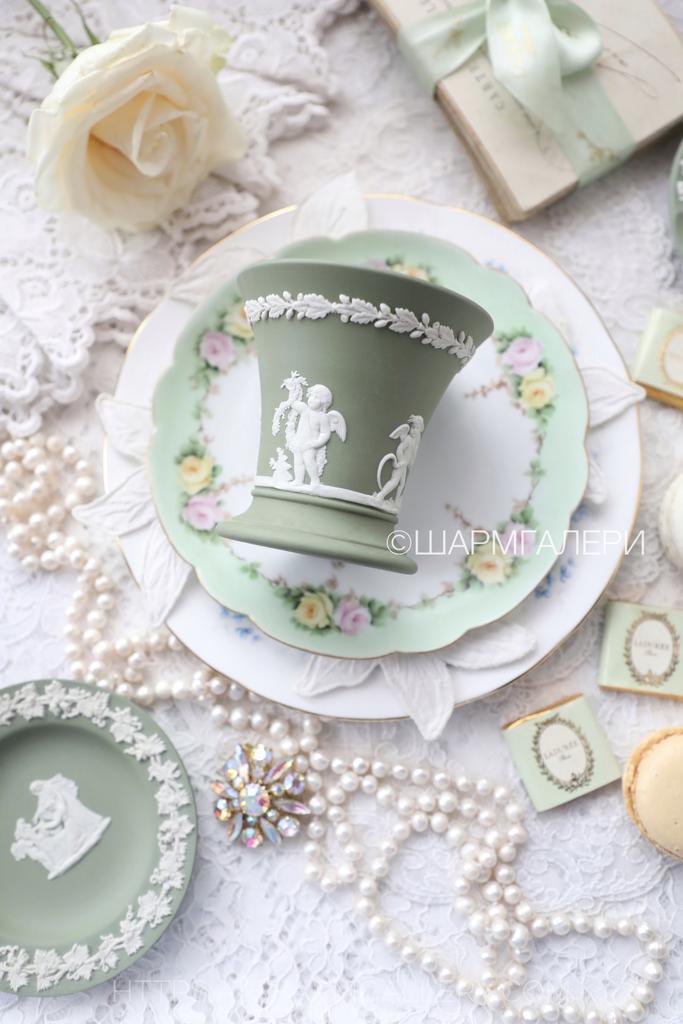 Ваза 9см «Времена года» оливковый бисквитный фарфор Веджвуд/Wedgwood Англия.