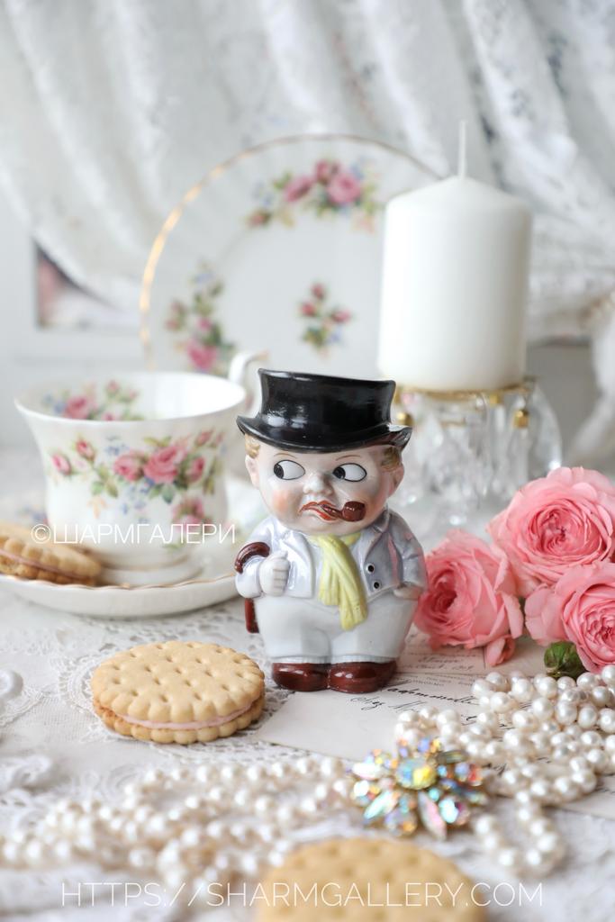 Уценка! Антикварная солонка Джентельмен с трубкой №16 из серии Бюргеры-Гуглики фарфор Wagner and Apel Германия.