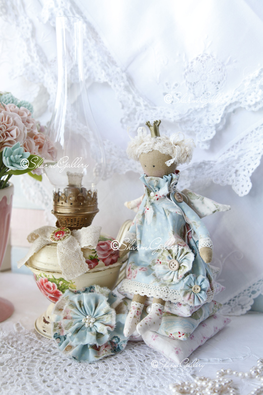 Принцесса на горошине + брошь. Интерьерная кукла.