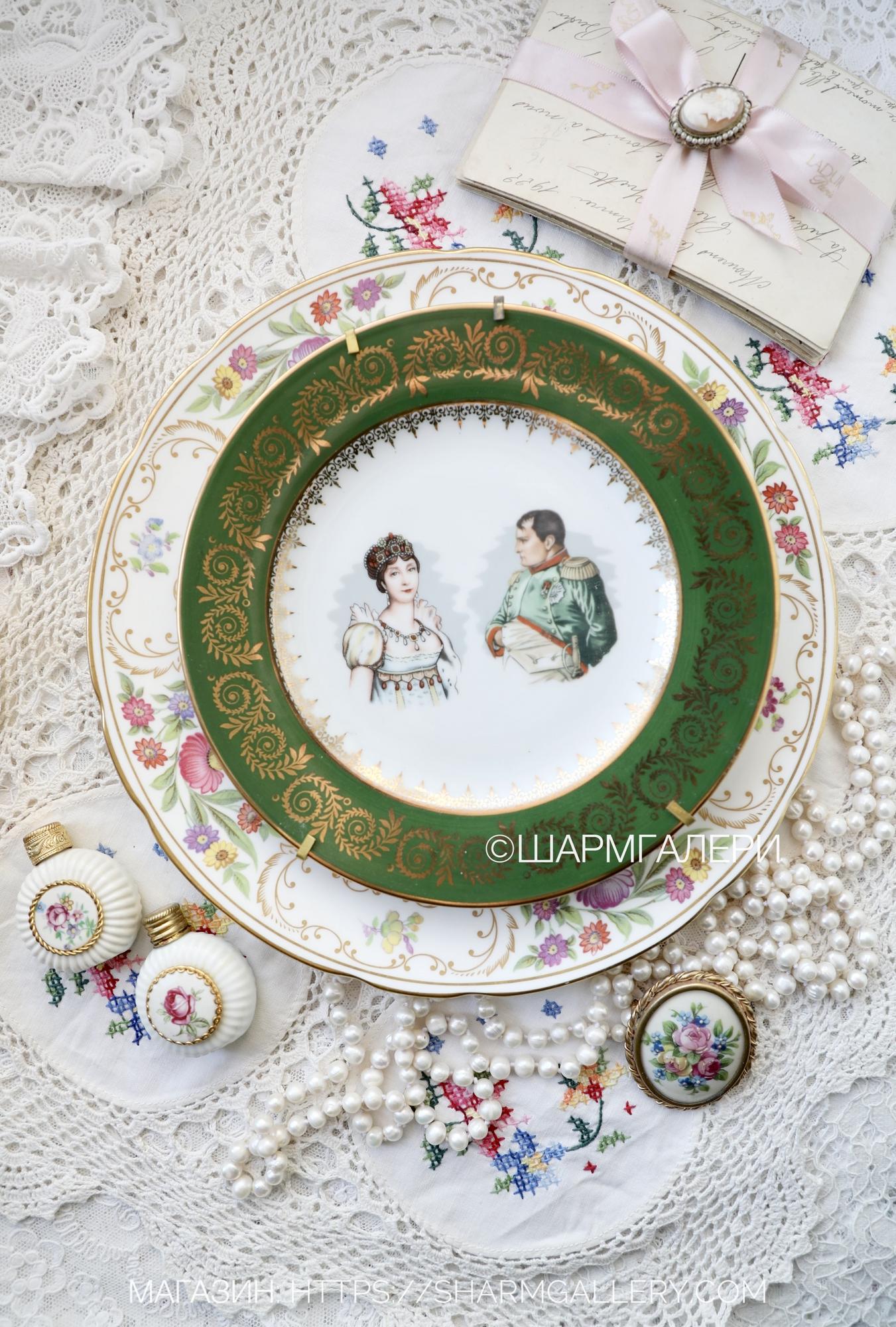 Декоративная тарелка на подставке/подвесе Жозефина Богарне и Наполеон Бонапарт «Napoleon & Josephine» фарфор Limoges (Лимож) Франция