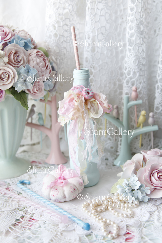 Стеклянная бутылка в "шебби стиле" + игольница.