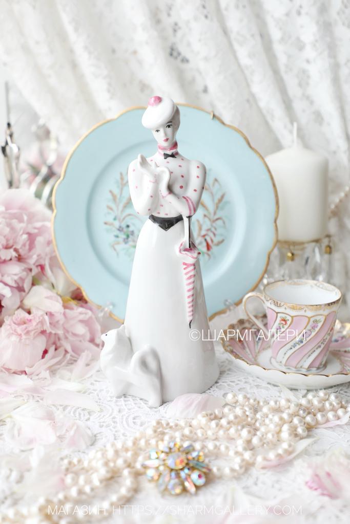 Статуэтка "Дама с собачкой"  фарфор Дулево, СССР 1989г. 1 сорт