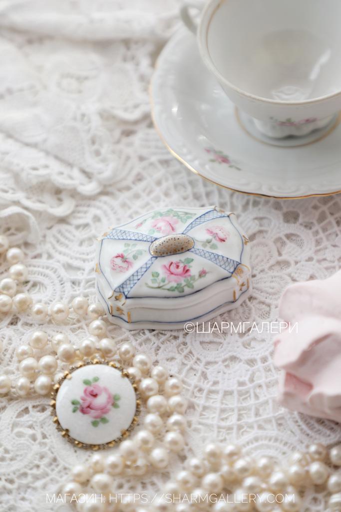 Миниатюрная овальная шкатулка/таблетница «Нежная роза» фарфор Лимож, Limoges Франция.