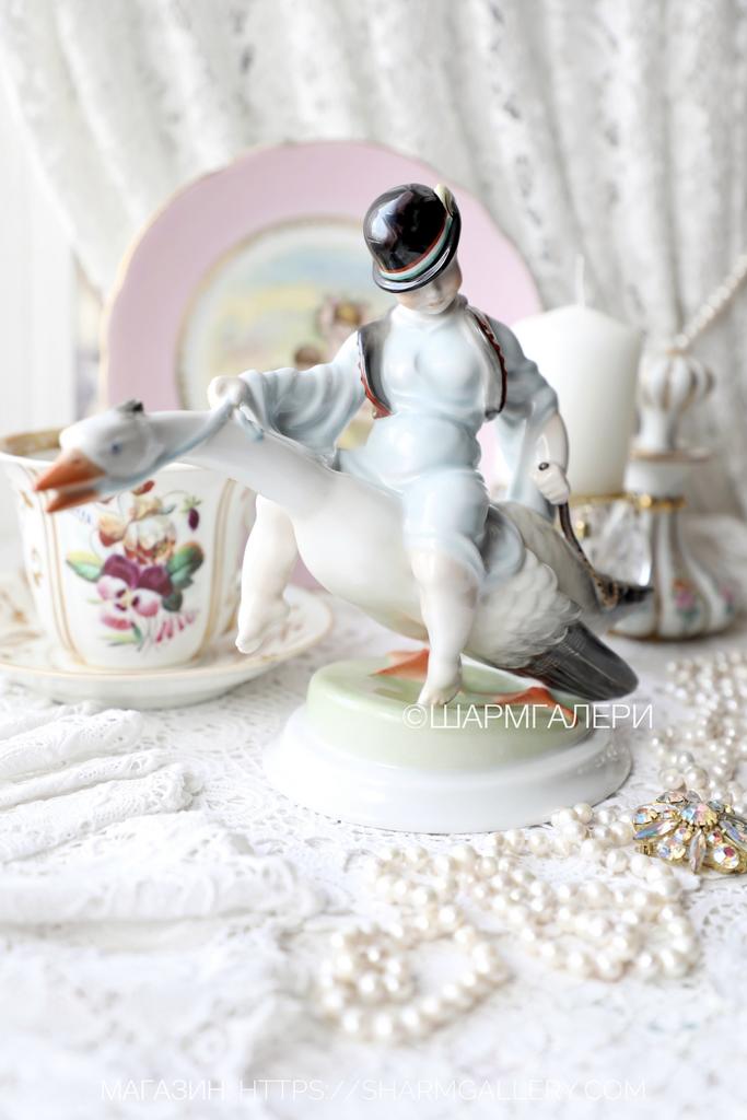 Статуэтка большая «Мальчик на гусе» по сказке Путешествие Нильса с дикими гусями. Роспись, премиум фарфор Herend (Хэренд) Венгрия.