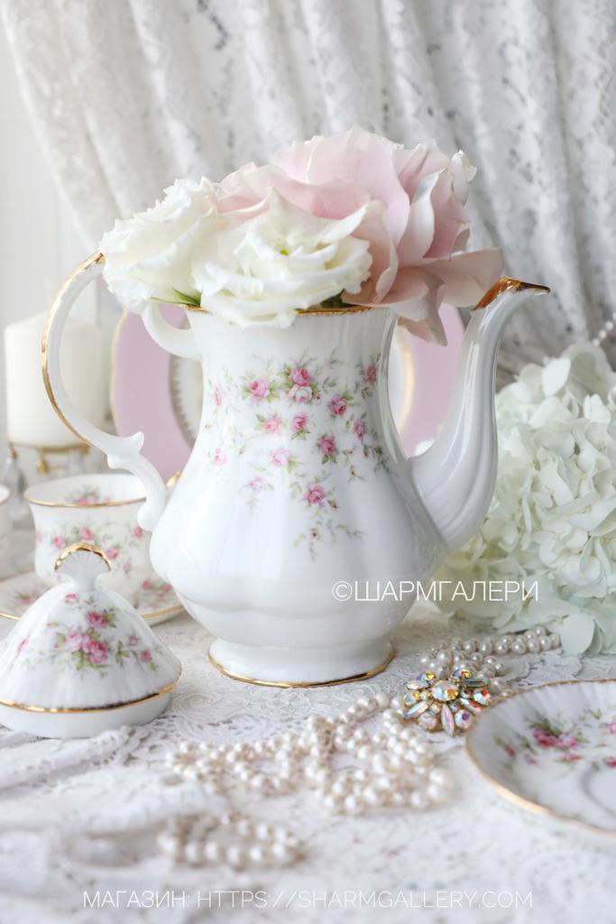 Чайник высокий 1,3л «Victoriana Rose» Викторианская роза» костяной фарфор Paragon/Парагон Англия.
