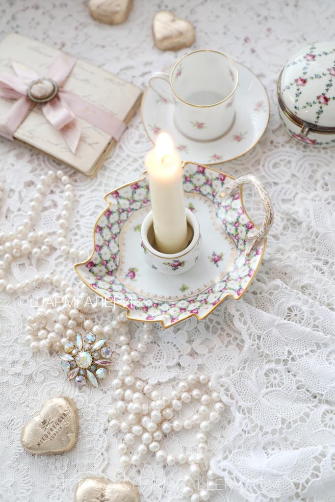 Редкость! Старинный переносной подсвечник с ручкой «Листок» на одну свечу фарфор, роспись Франция