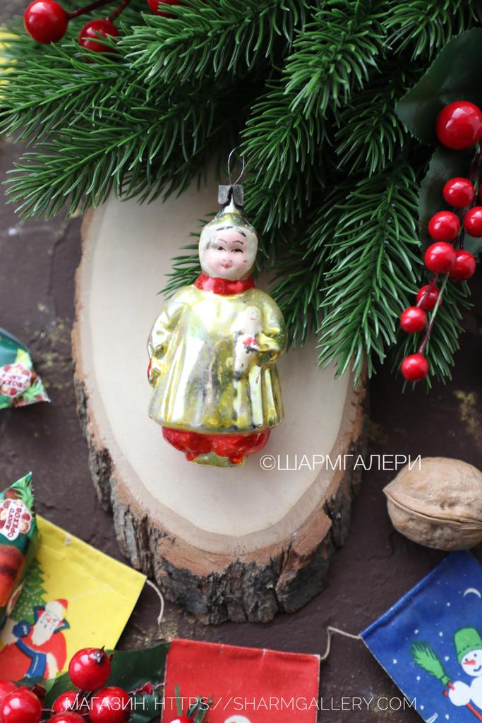 "Девочка с куклой" старинная елочная игрушка, стекло на подвесе, СССР №263