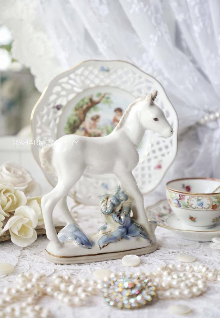 Статуэтка "Жеребенок", лошадка фарфор старая Гжель, СССР.