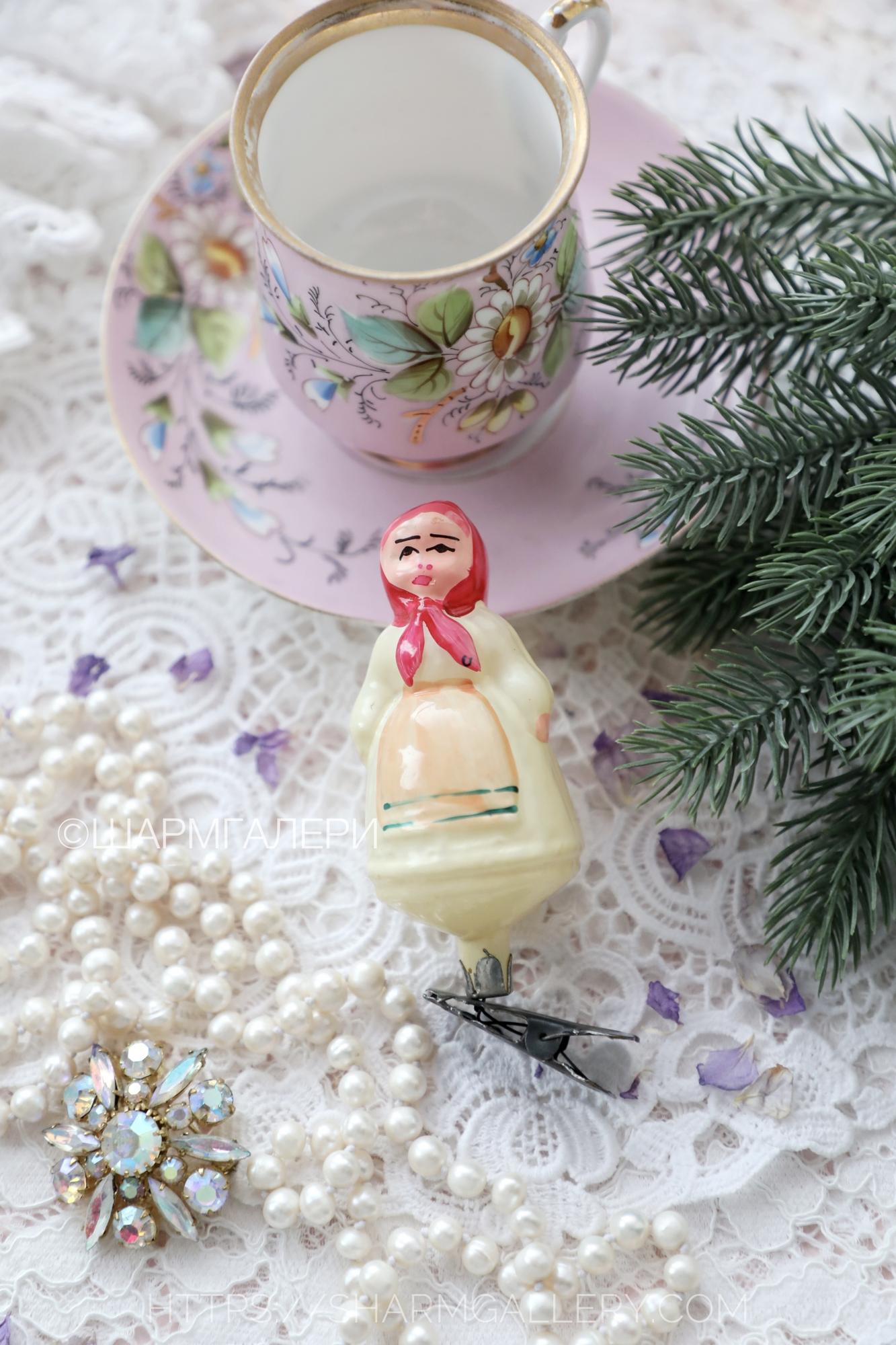 Сестрица Аленушка (девочка в платочке) советская елочная игрушка, стекло на прищепке, СССР №291