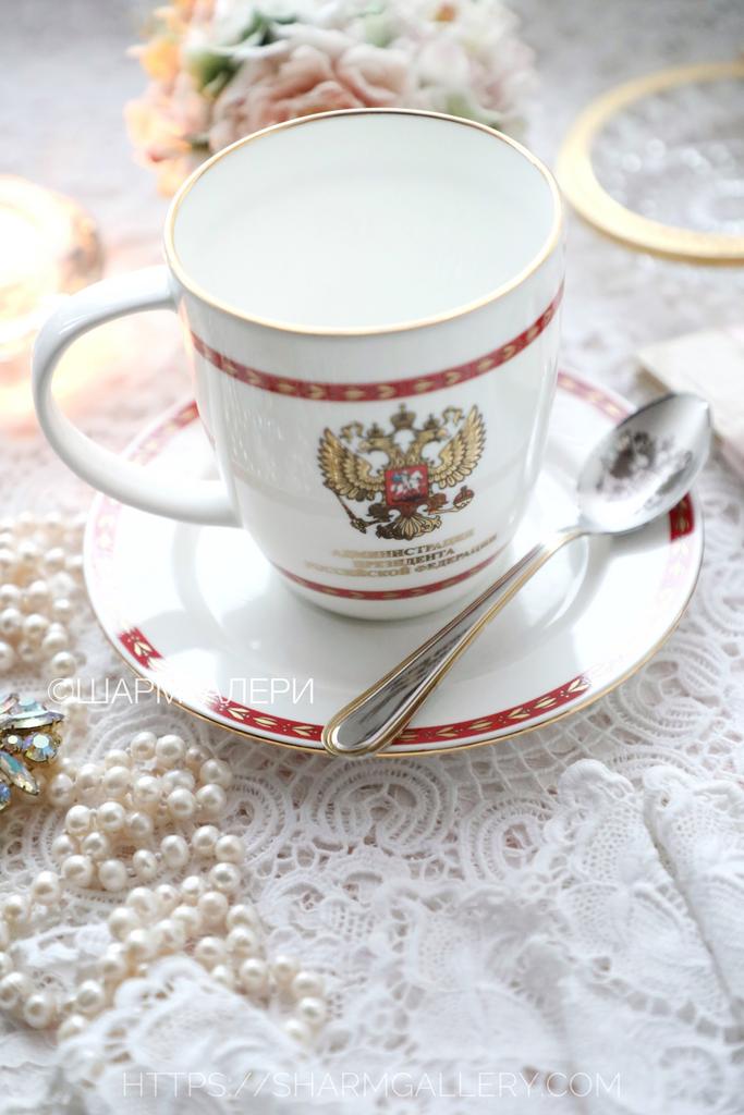 Чайная пара «Администрация Президента»  в коробке с чайной ложкой, Россия