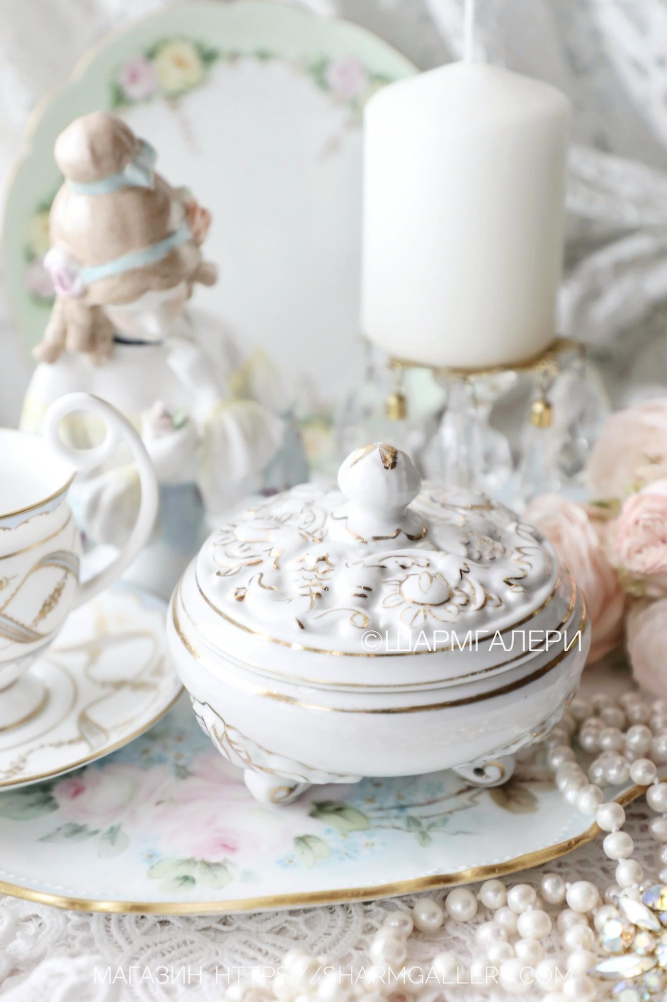 Фарфоровая шкатулка - пудреница на ножках. СССР. Дефект., уценка!