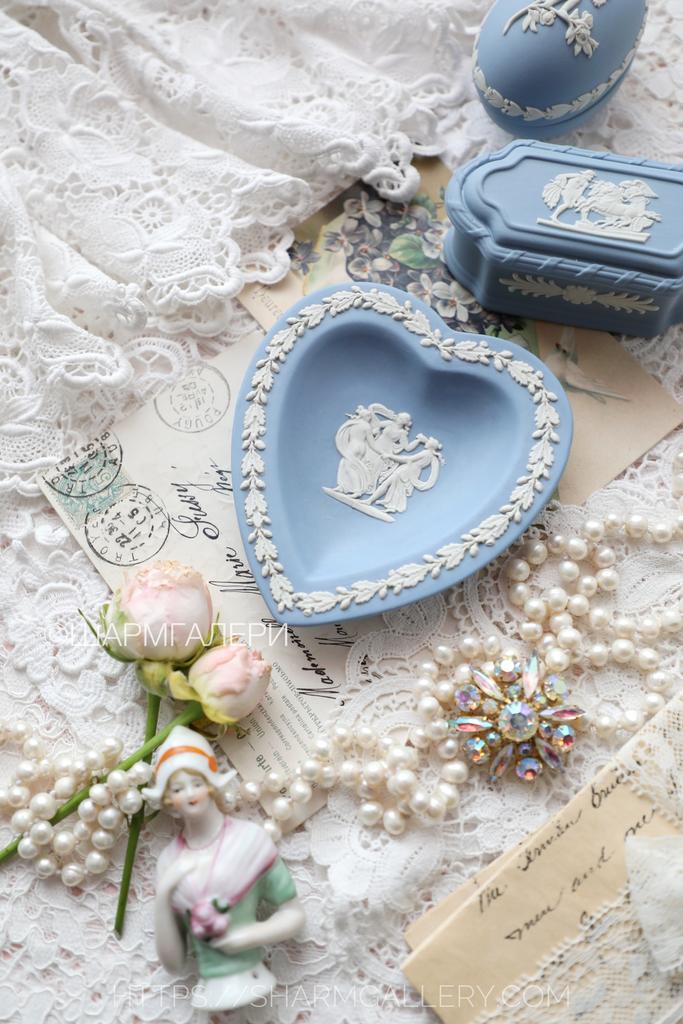 Тарелка форма «сердце» 11,5 см. бисквитный голубой фарфор, Веджвуд Wedgwood, Англия