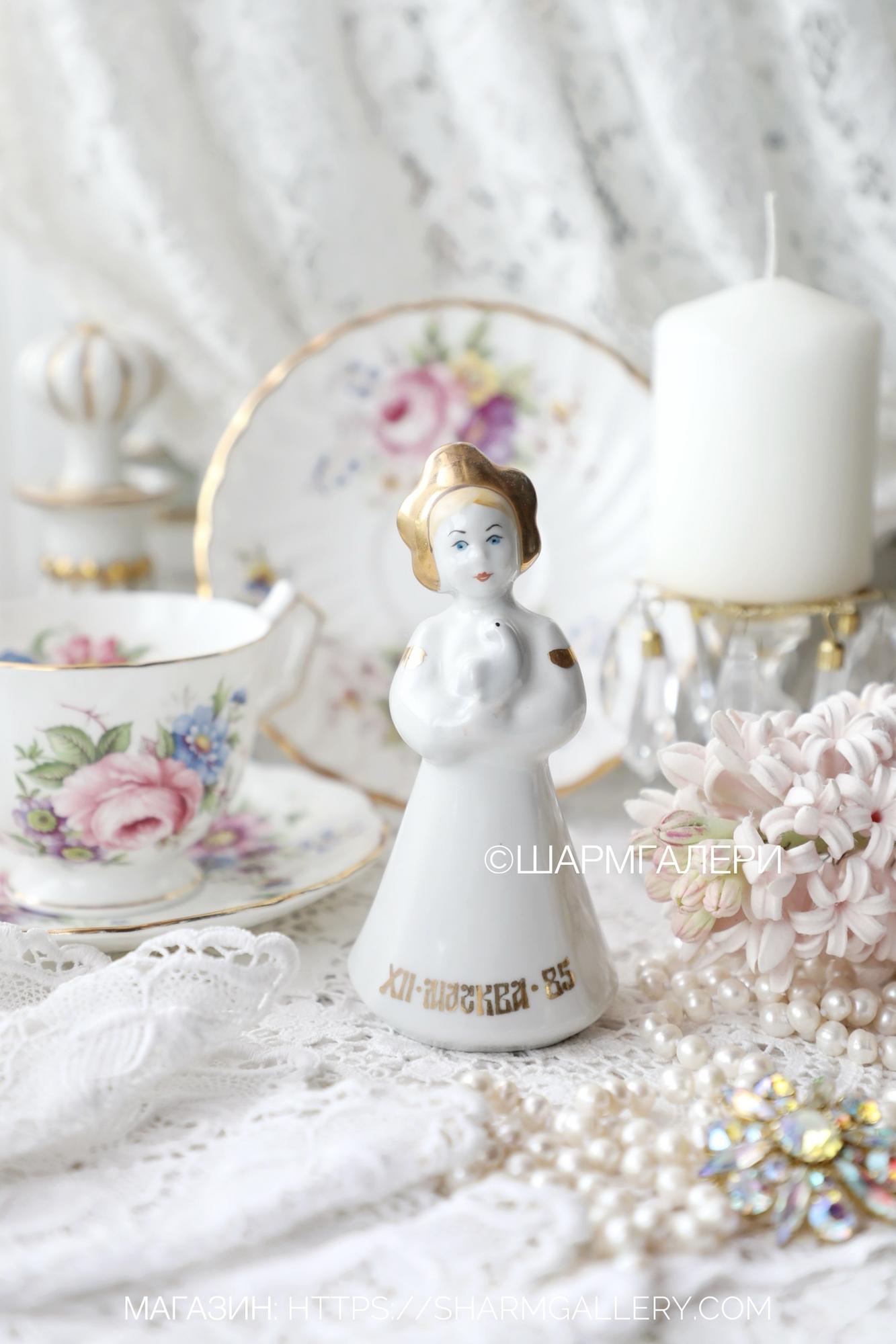 Статуэтка "Катюша" символ XII Всемирный фестиваль молодёжи и студентов 1985г. фарфор Барановский фарфоровый завод (Барановка) СССР