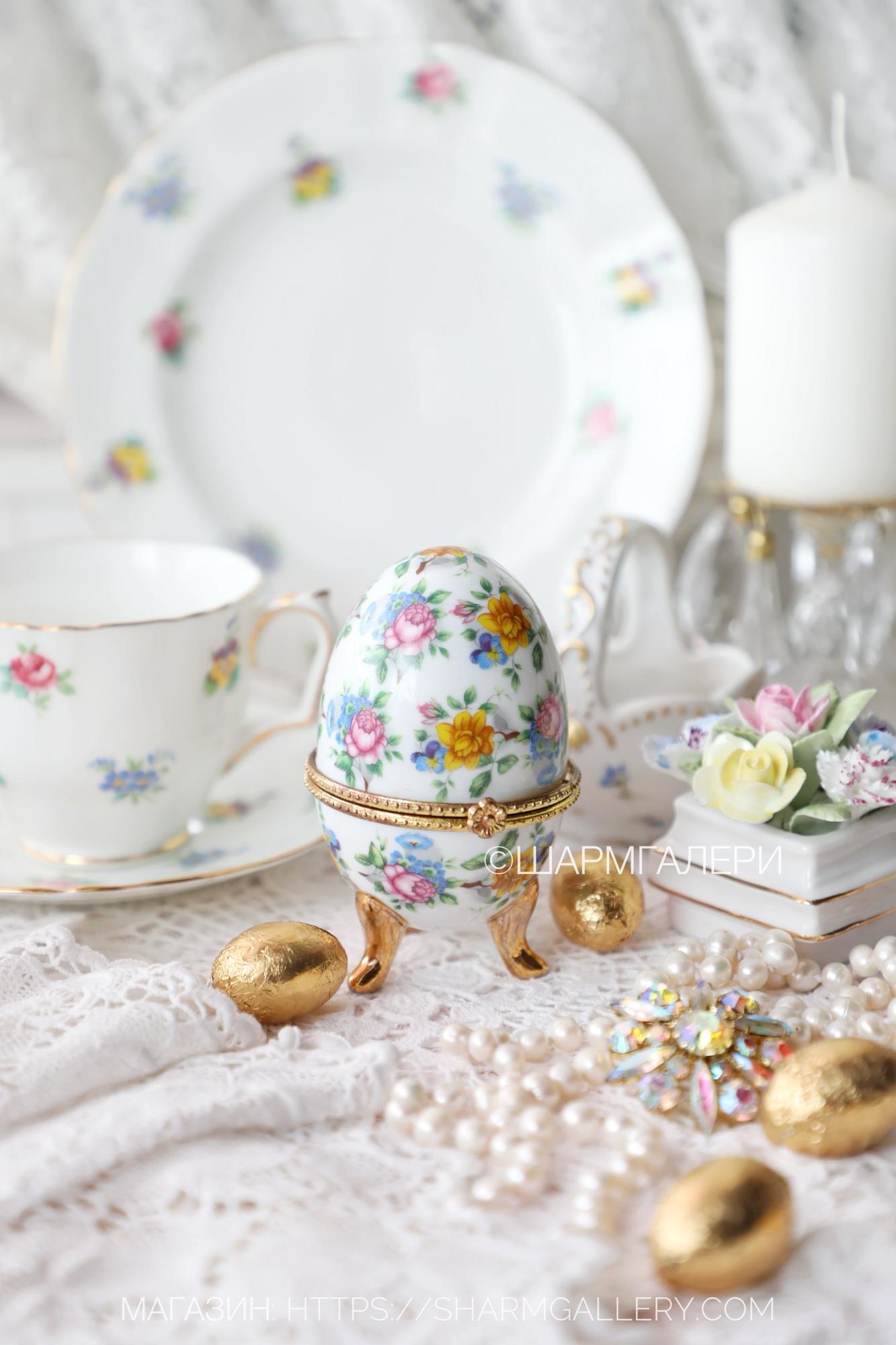 Яйцо шкатулка «Ситцевые розы» фарфор Англия.
