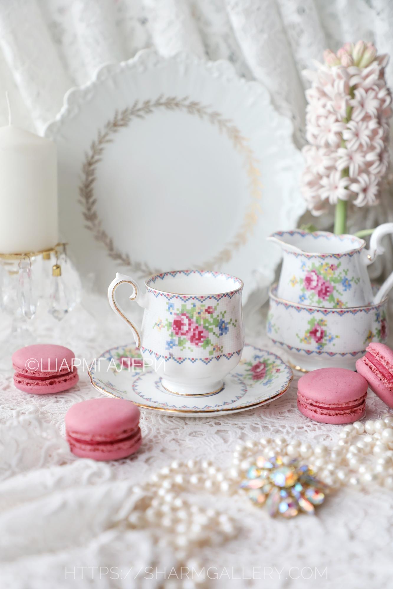 Редкость! Кофейная пара «Petit Point» вышивка крестиком костяной фарфор Royal Albert Англия.