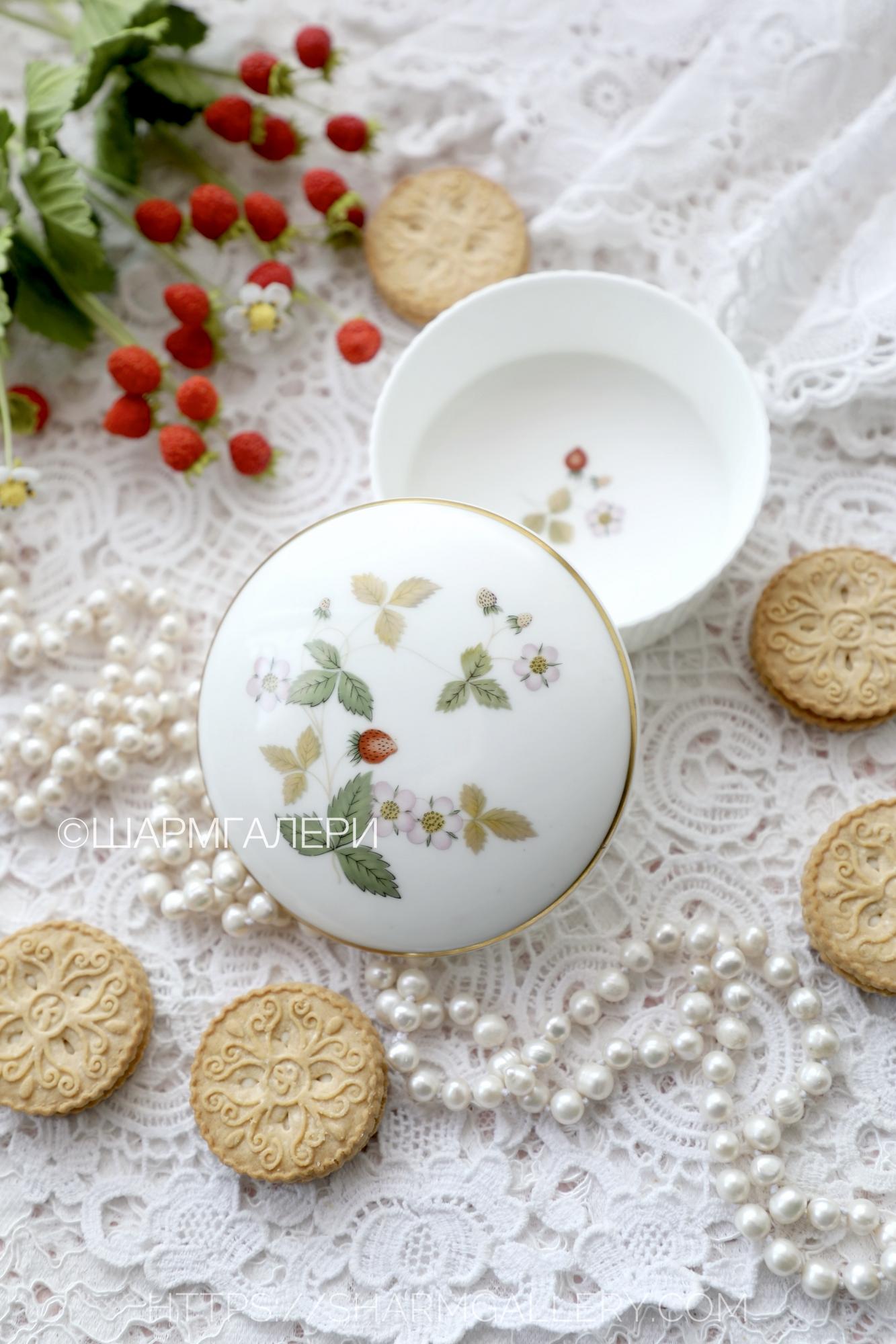 Шкатулка Земляника «Wild Strawberry» костяной фарфор Wedgwood Англия.