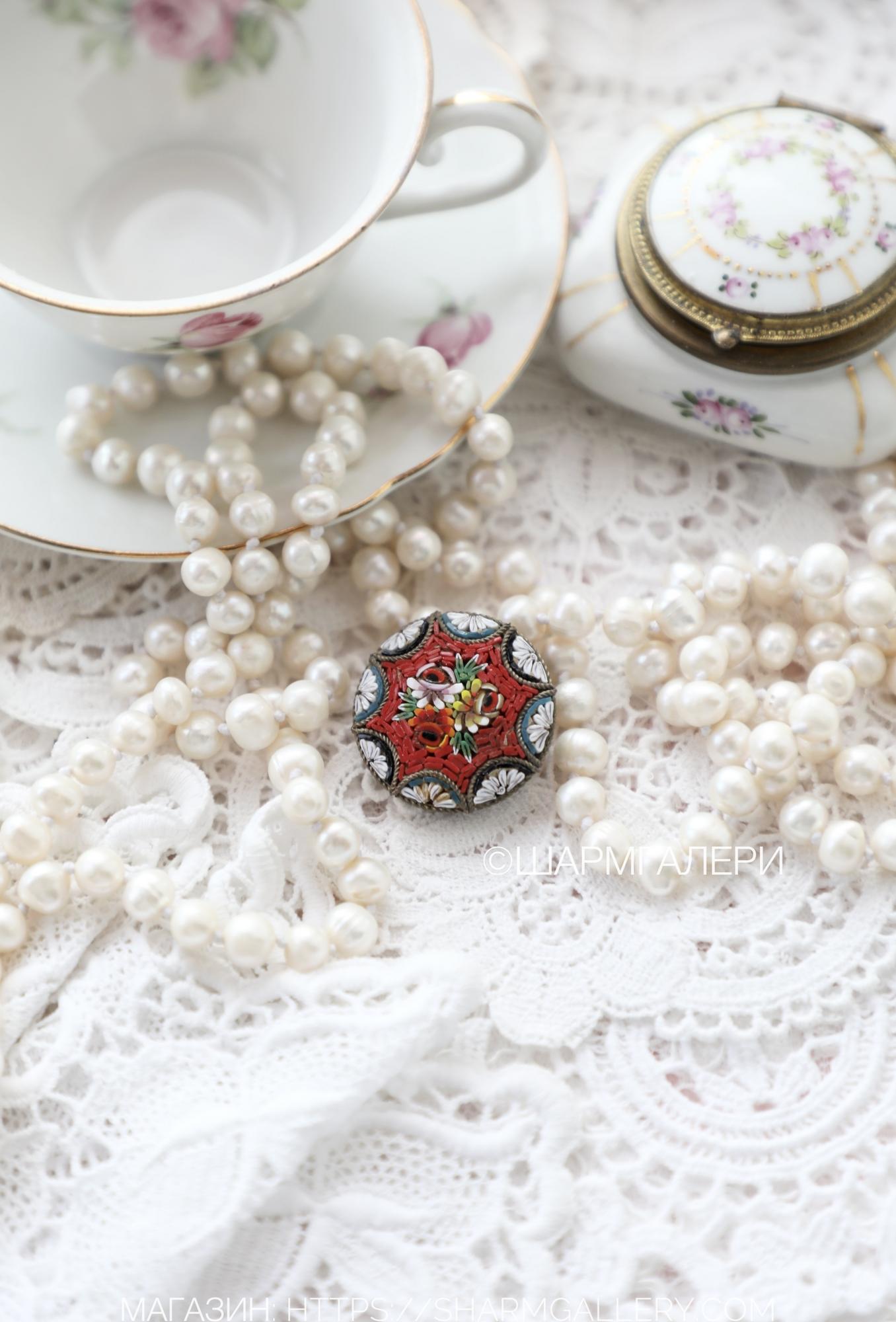 Брошь венецианская микромозаика 3см "Цветы на красном фоне"  Италия