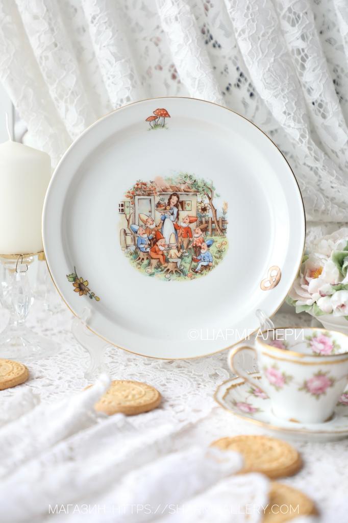 Тарелка "Белоснежка и семь гномов" 19см. фарфор ГДР Weisswasser (Вайсвассер), Германия. №33